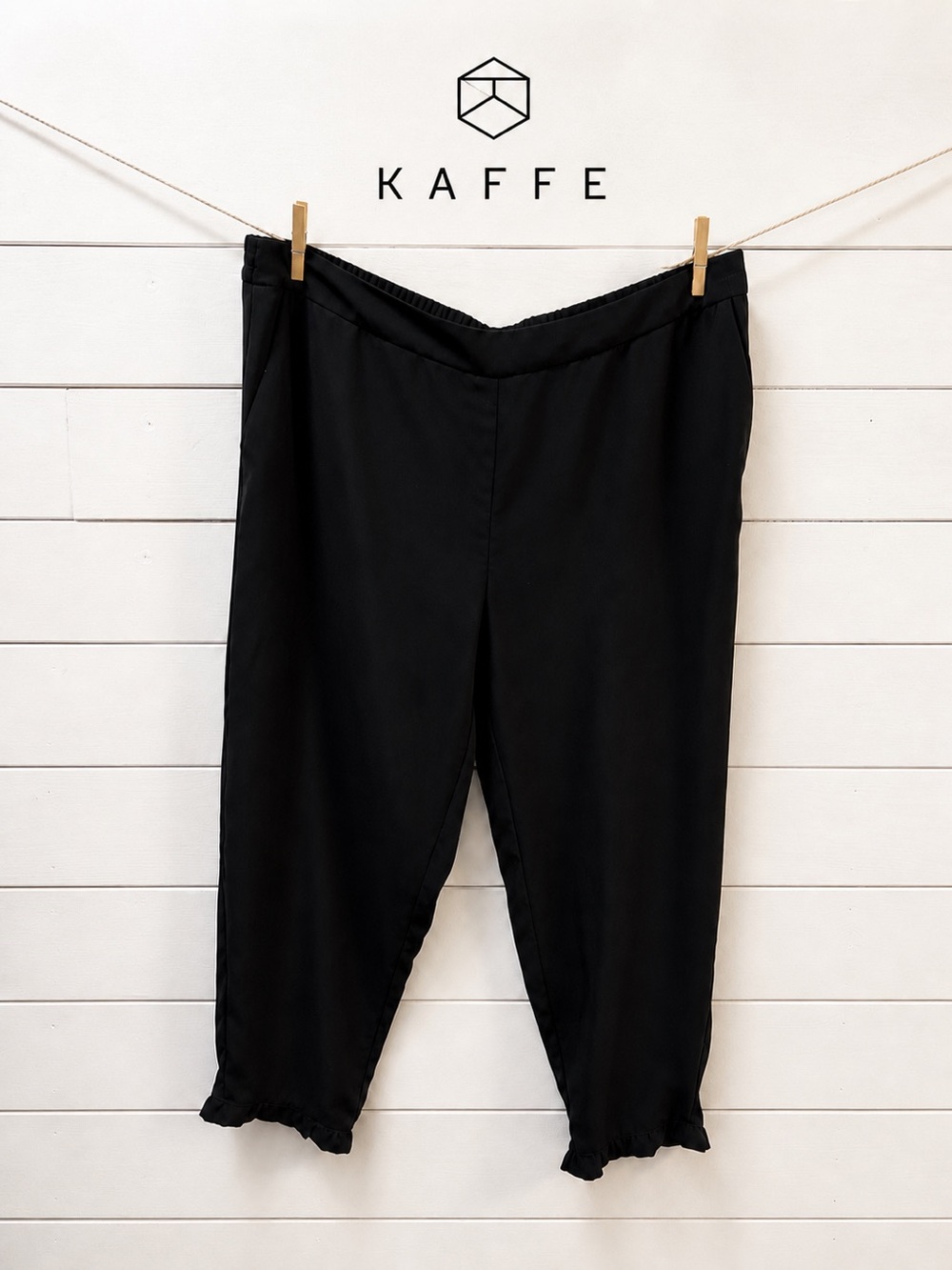 KAFFE Black Elastic Waist Ankle Pants – Size 46